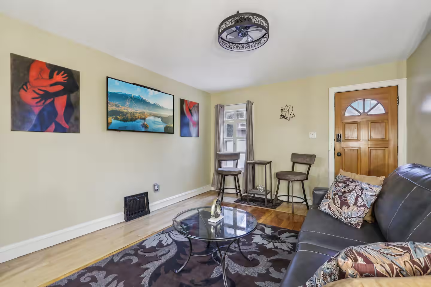 Milwaukee Living Room Tv Seating Area